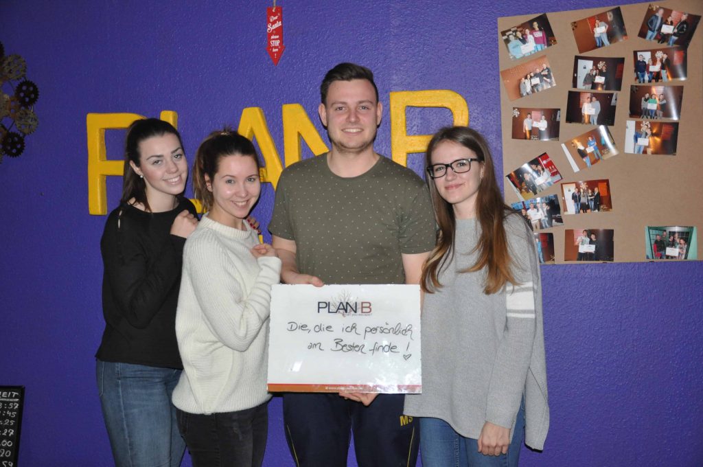 Group pictures KW 49 - 14 Group pictures KW 49 - 14 | PlanB Escape