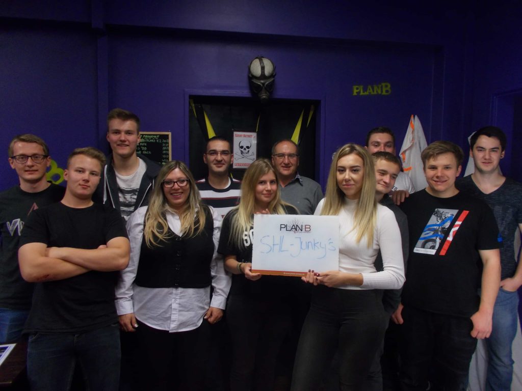 Group pictures KW 44 - 21 | PlanB Escape