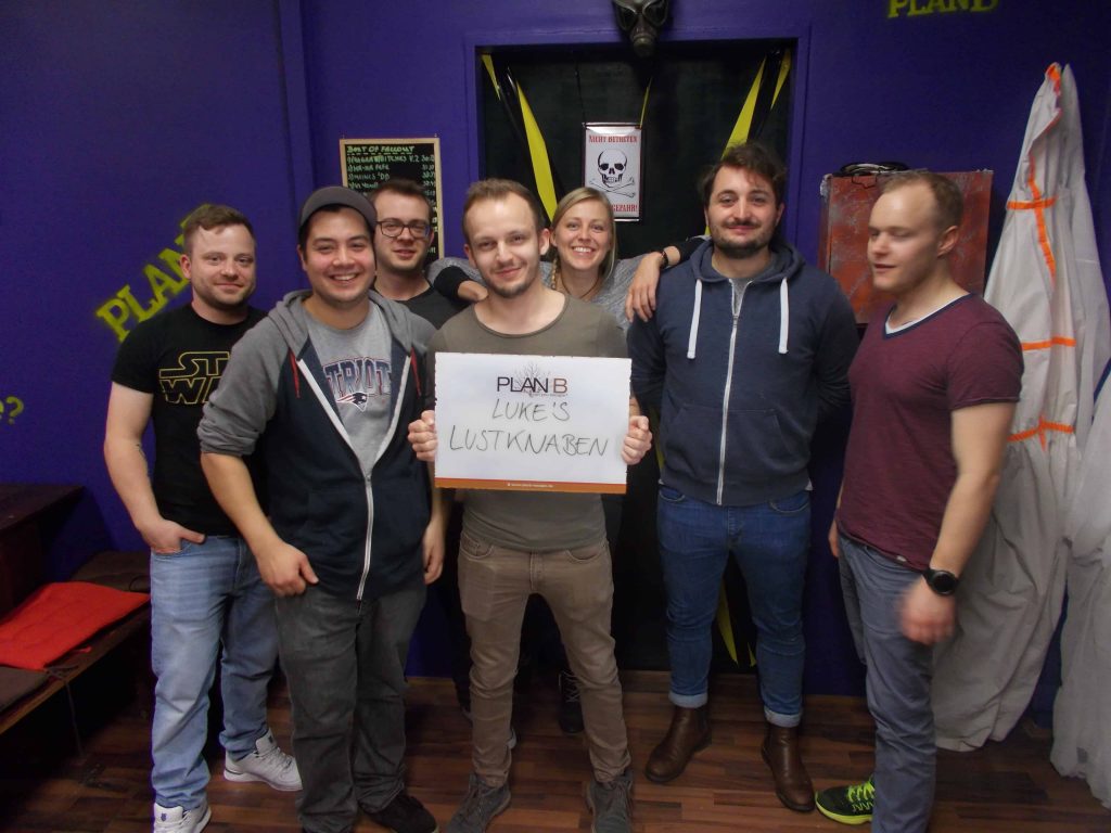 Group pictures KW 47 - 28 Group pictures KW 47 - 28 | PlanB Escape