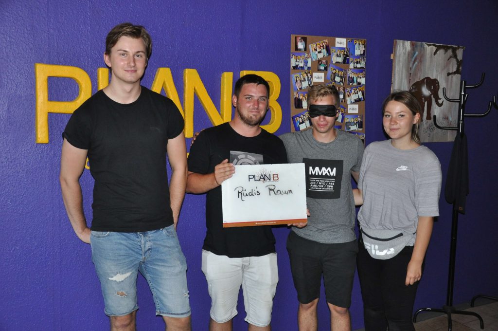 Group pictures KW 35-2 - 20 Group pictures KW 35-2 - 20 | PlanB Escape