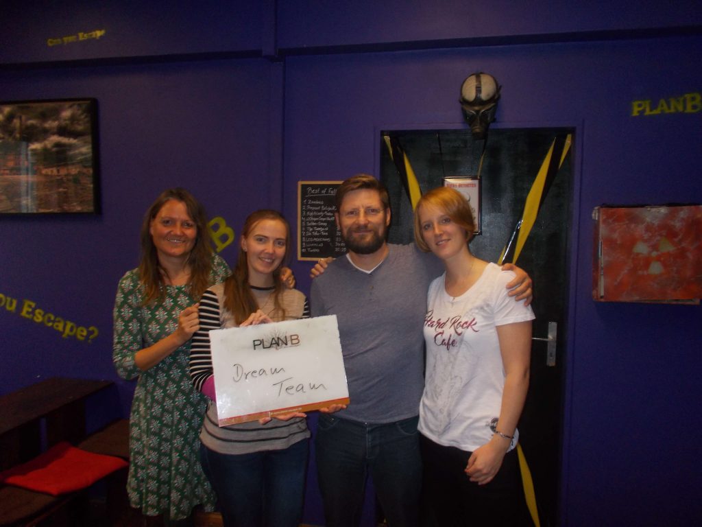 Group pictures KW 43 - 32 Group pictures KW 43 - 32 | PlanB Escape