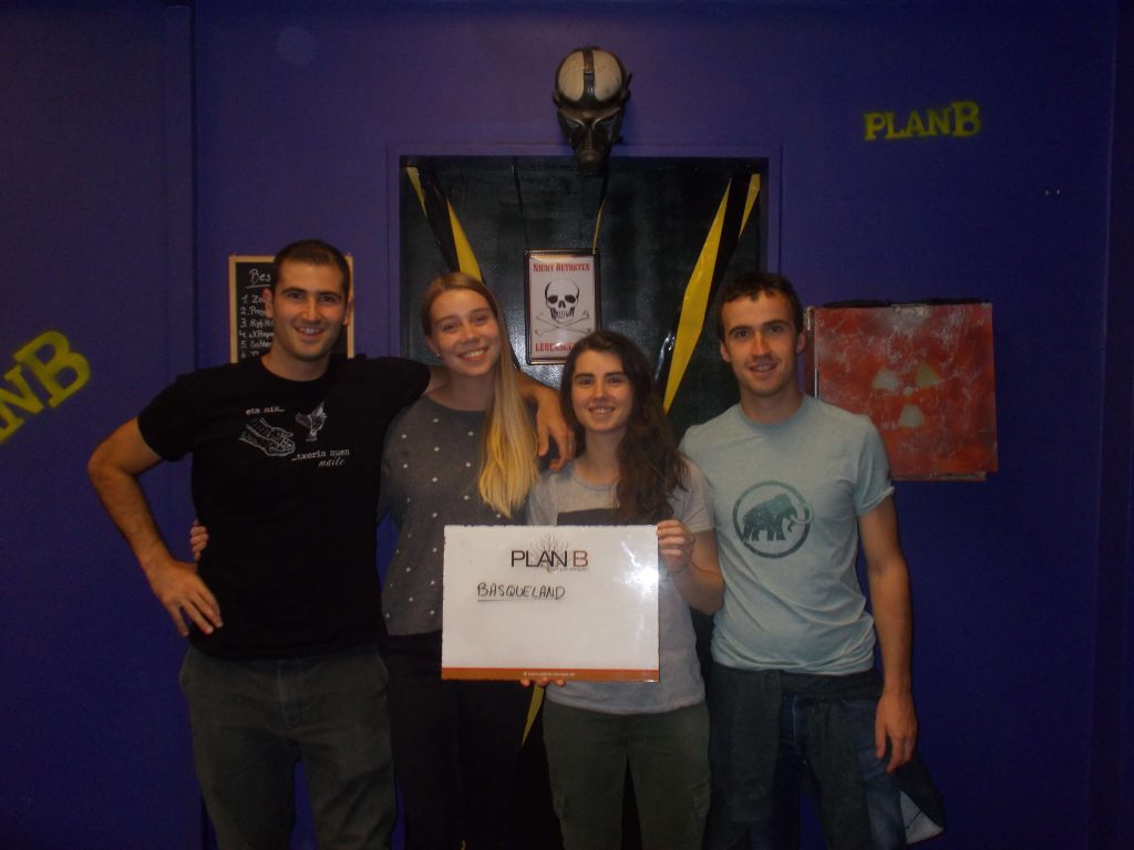 Group pictures KW 43 - 28 Group pictures KW 43 - 28 | PlanB Escape