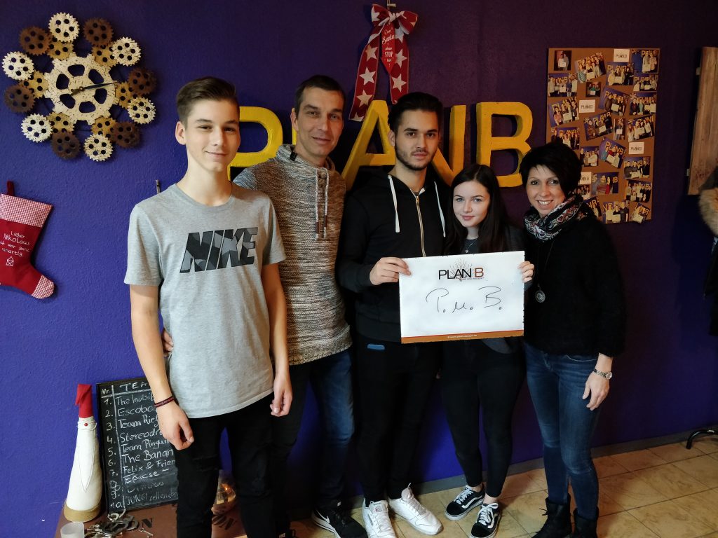 Group pictures KW 47-2 - 28 Group pictures KW 47-2 - 28 | PlanB Escape